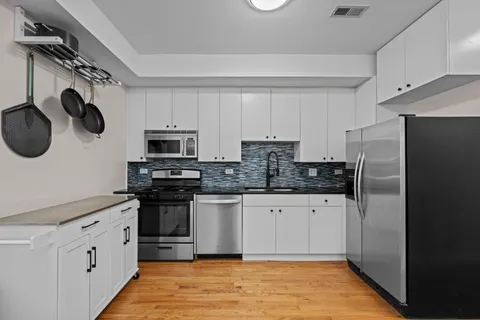 $400,000 | 2710 West Haddon Avenue, Unit 2, Chicago, IL 60622