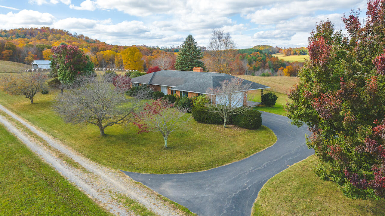 2103 Ridgeview Road Northwest Floyd, VA 24091 - Photo 5 of 70 DJI_20231027131634_0556_D