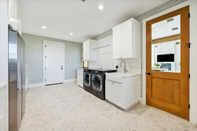 a view of an entryway of the house