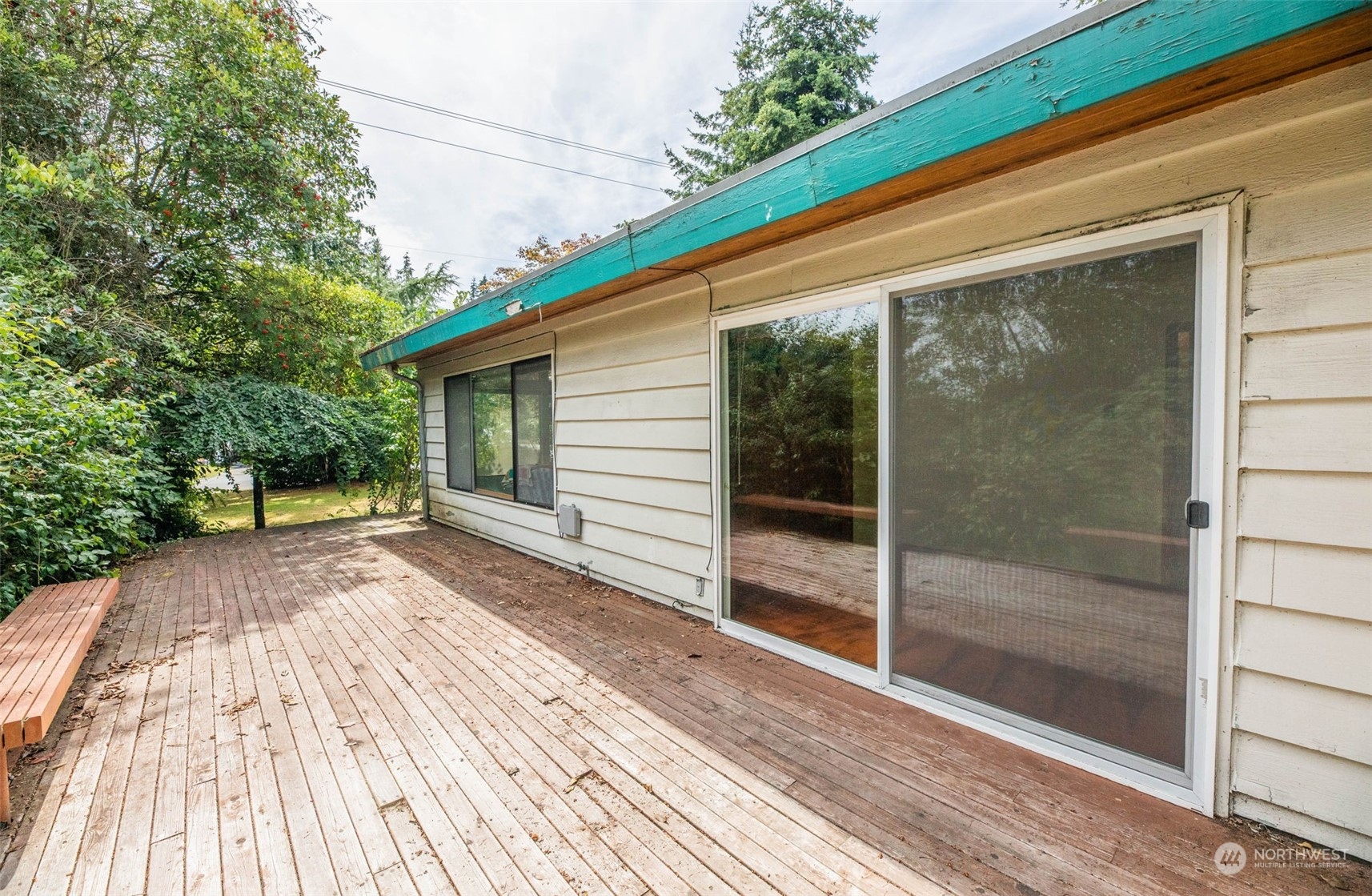 225 76th Street Southwest Everett, WA 98203 - Photo 20 of 26 a view of backyard with wooden floor and fence
