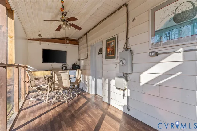 a view of a livingroom with furniture