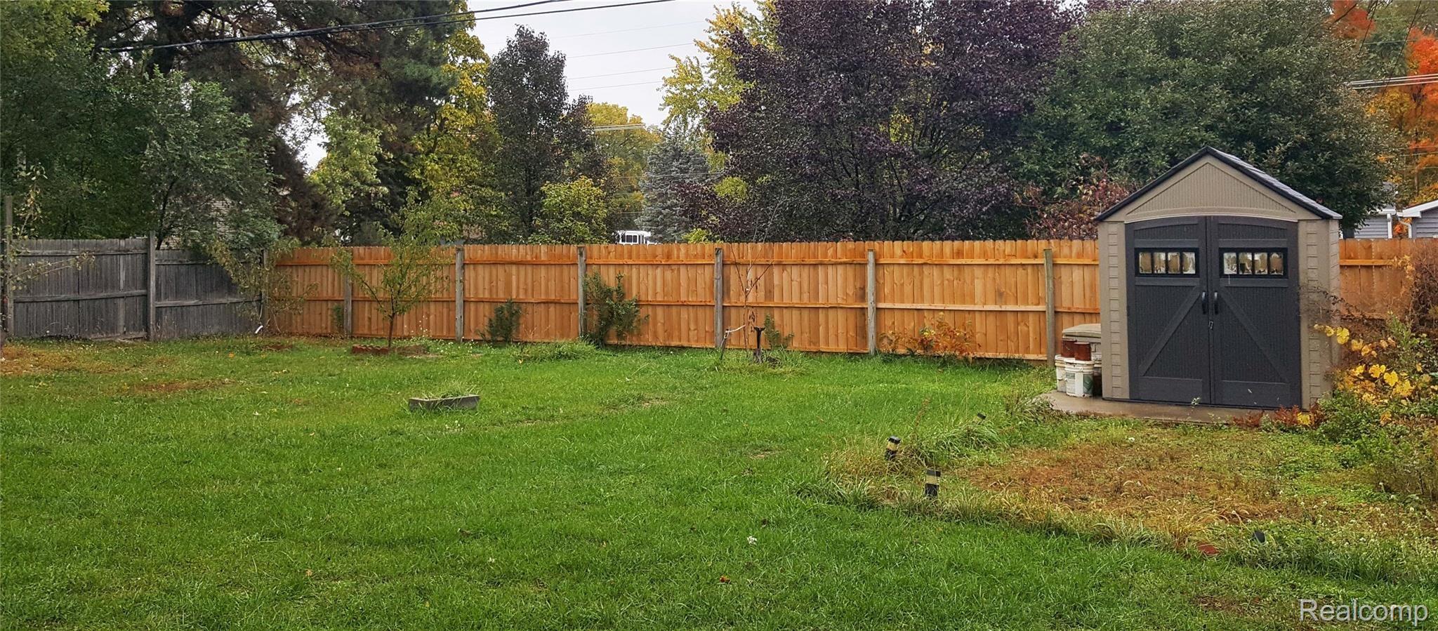 2665 Hessel Avenue Rochester, MI 48307 - Photo 30 of 30 2665 Hessel backyard1.jpg
