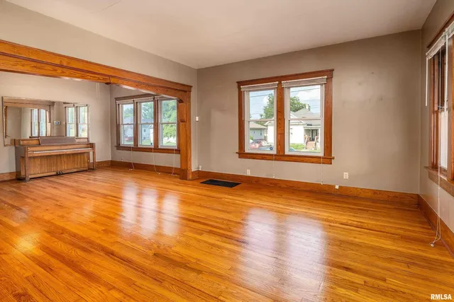 $129,000 | 544 East Main Street, Du Quoin, IL 62832