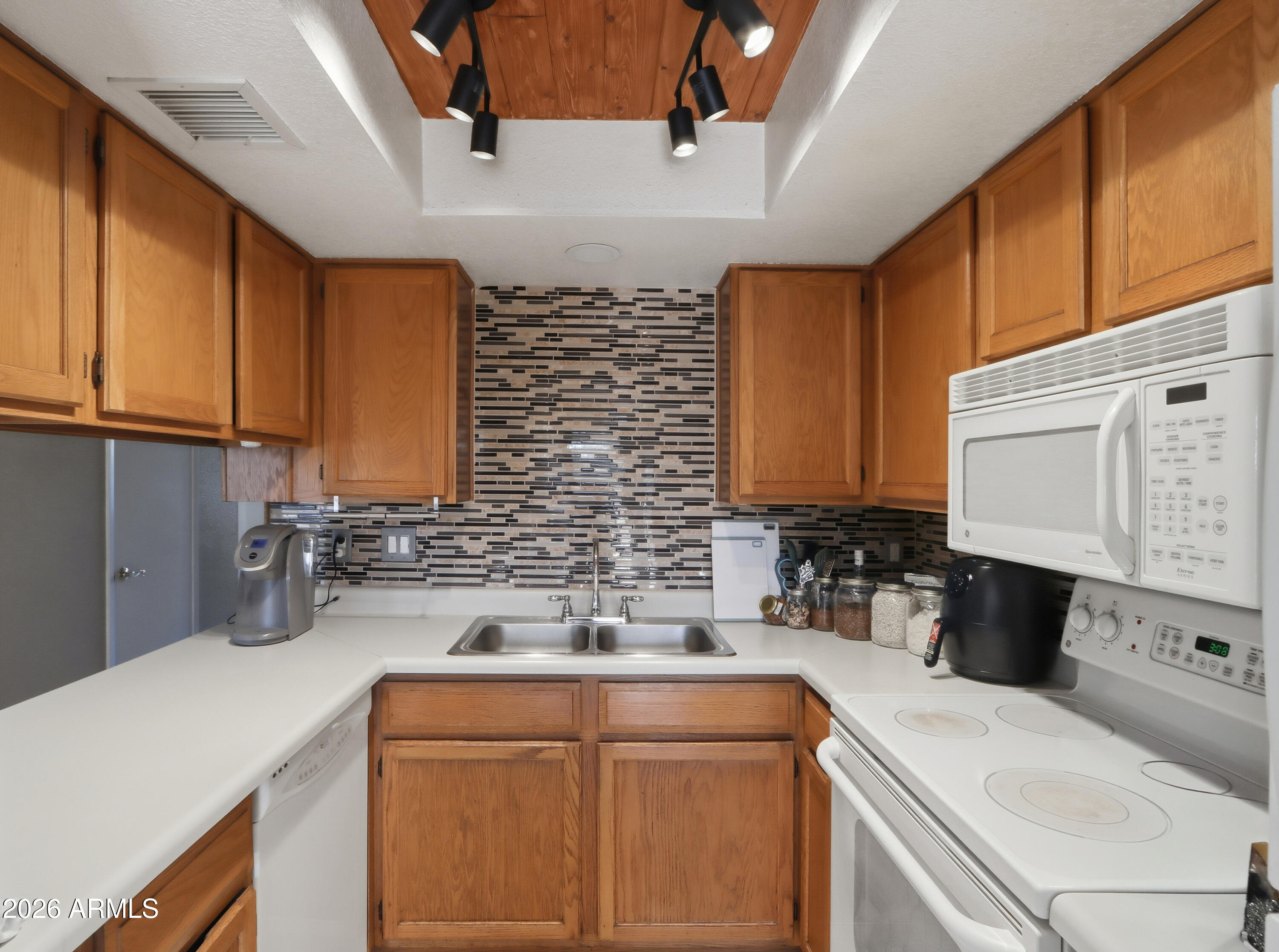 1832 North 52nd Street, Unit 104 Phoenix, AZ 85008 - Photo 9 of 31 Interior-19