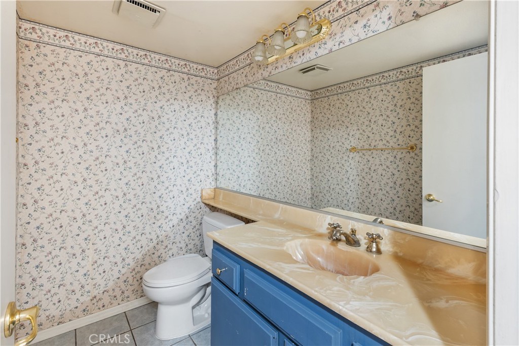 1421 Magnolia Avenue Redlands, CA 92373 - Photo 20 of 46 Half bathroom downstairs