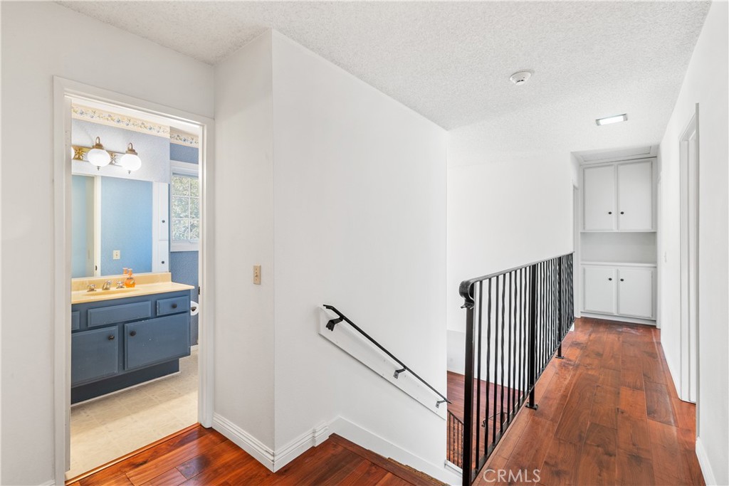1421 Magnolia Avenue Redlands, CA 92373 - Photo 21 of 46 Upstairs hallway