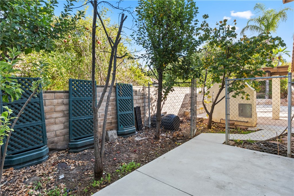 1421 Magnolia Avenue Redlands, CA 92373 - Photo 31 of 46 Dog kennel