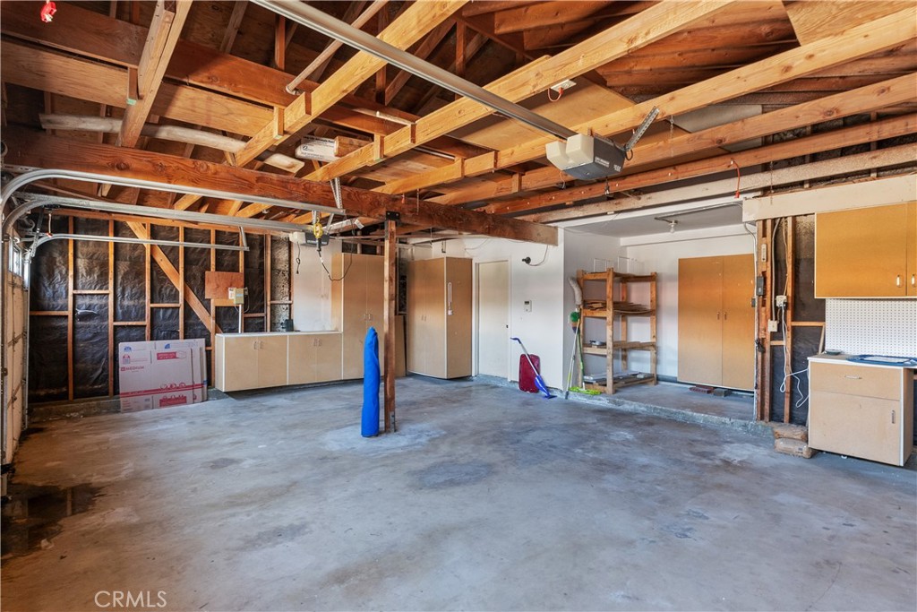 1421 Magnolia Avenue Redlands, CA 92373 - Photo 41 of 46 3 car garage