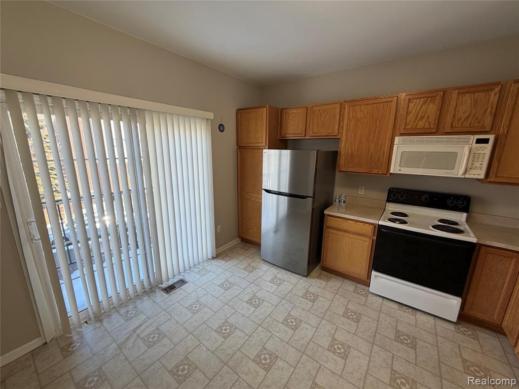 44745 Ellery Lane Novi, MI 48377 - Photo 8 of 17
