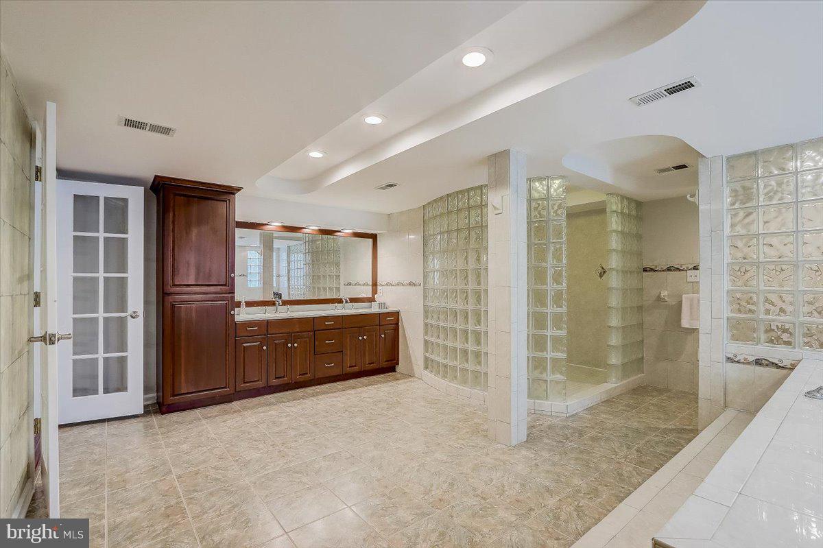 1754 Gablehammer Road Westminster, MD 21157 - Photo 51 of 91 Large Primary BA w/ Soaking Tub & Stall Shower