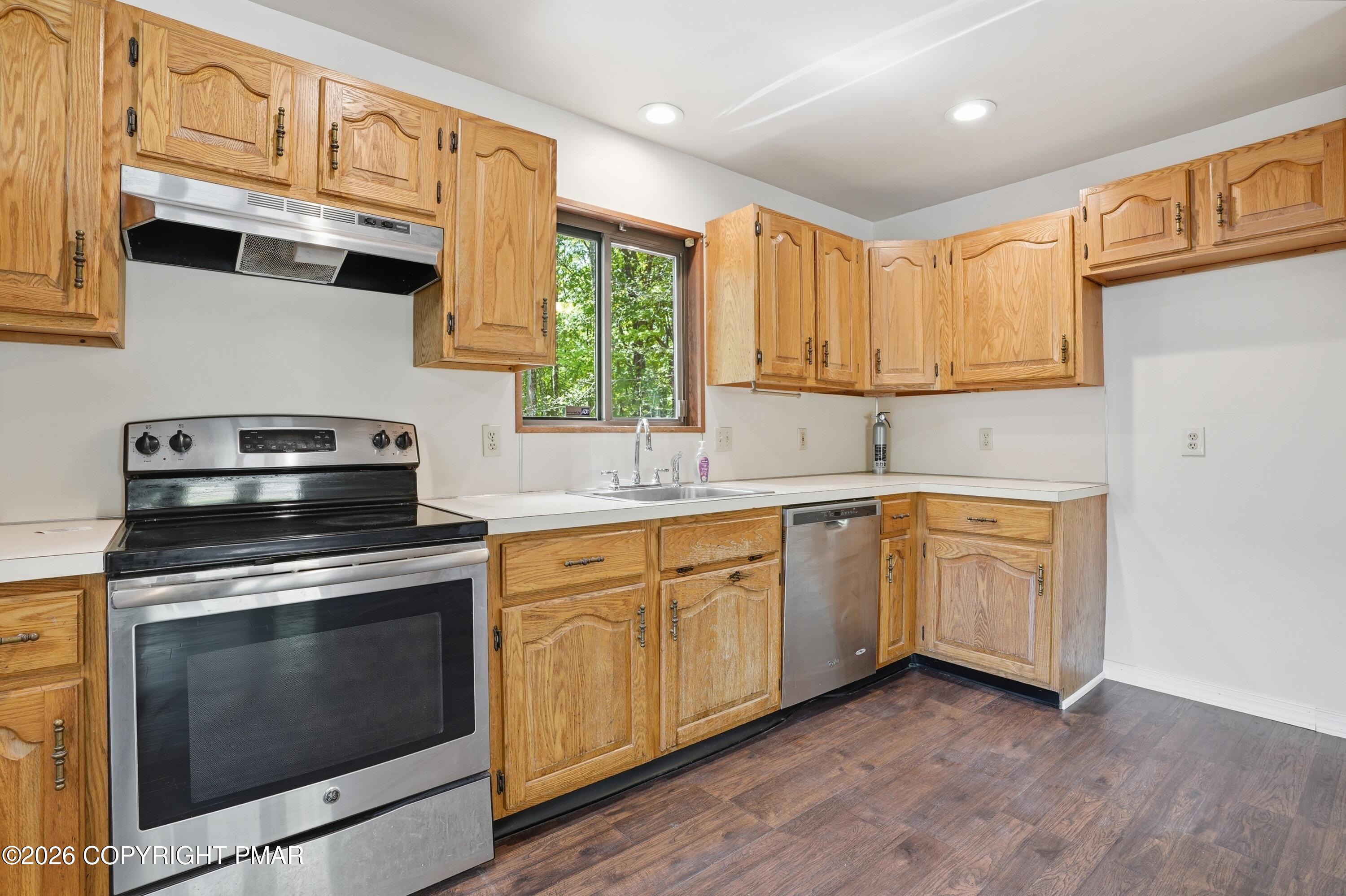 107 Morris Place Bushkill, PA 18324 - Photo 15 of 52 Kitchen