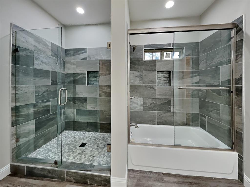 2512 Sharon Street Dallas, TX 75211 - Photo 10 of 17 a bathroom with a shower and a bathtub