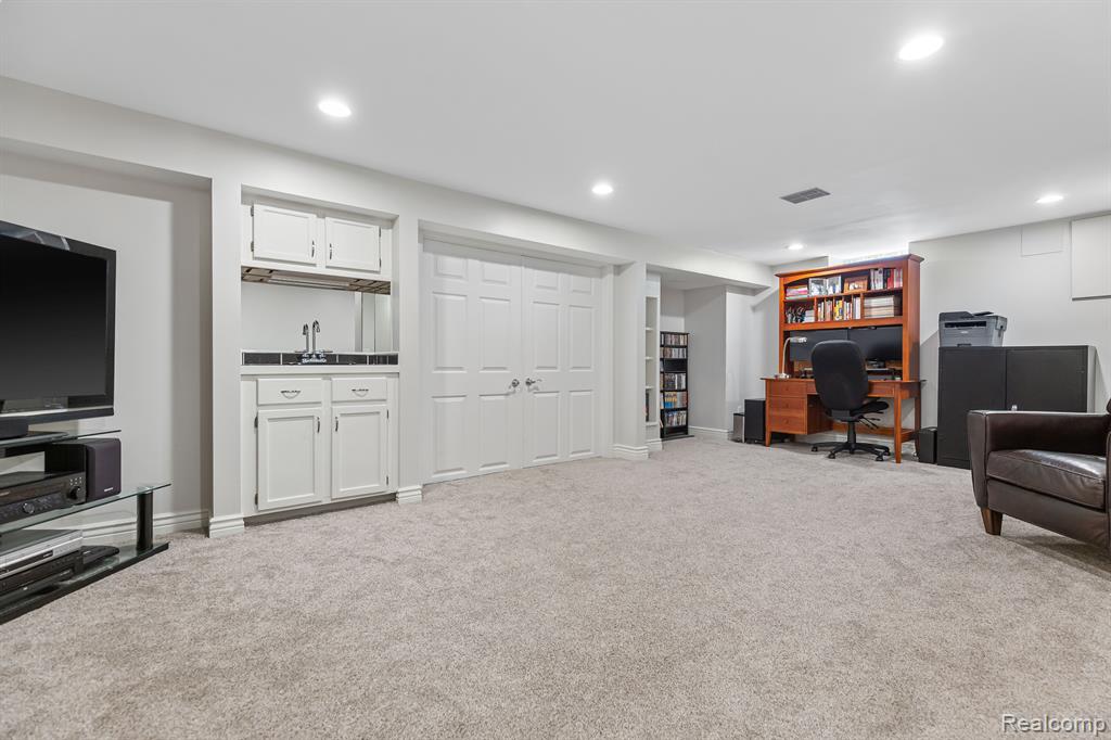 215 Parsons Lane Rochester Hills, MI 48307 - Photo 38 of 40 Gallery Image 38