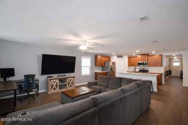 $2,400 | 3554 Shiner Drive, Jacksonville, FL 32226