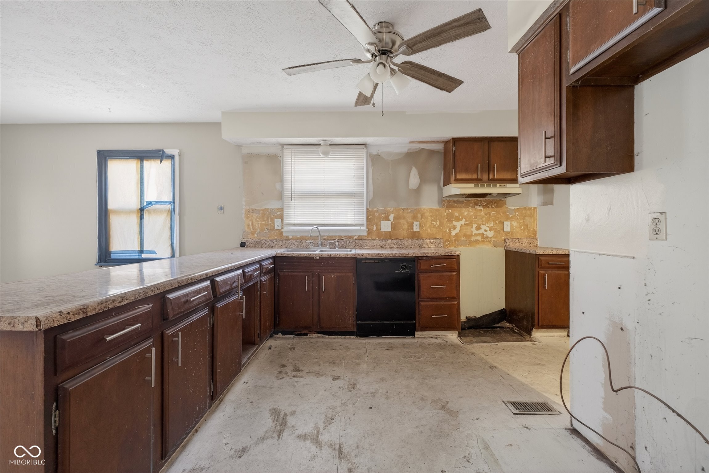 730 Colonial Way Greenwood, IN 46142 - Photo 11 of 39