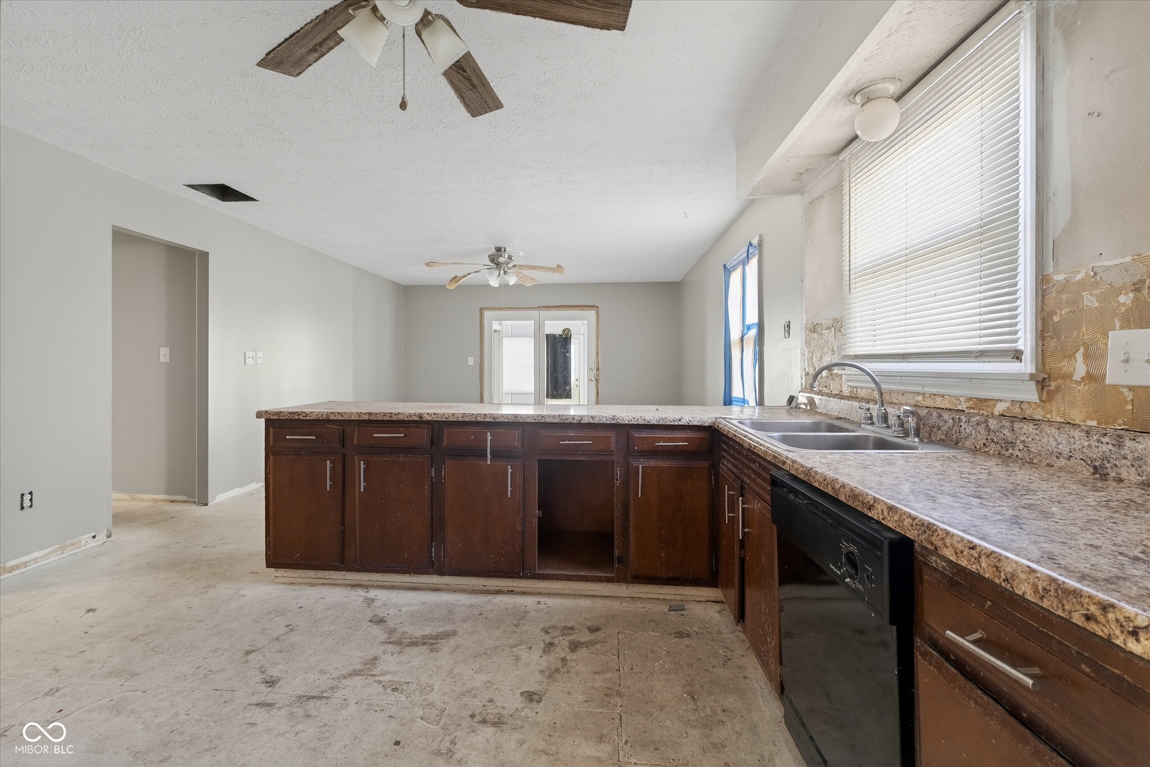 730 Colonial Way Greenwood, IN 46142 - Photo 12 of 39