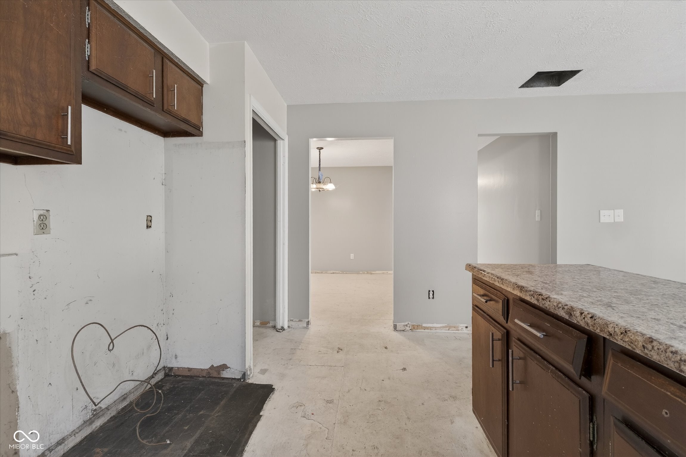 730 Colonial Way Greenwood, IN 46142 - Photo 13 of 39