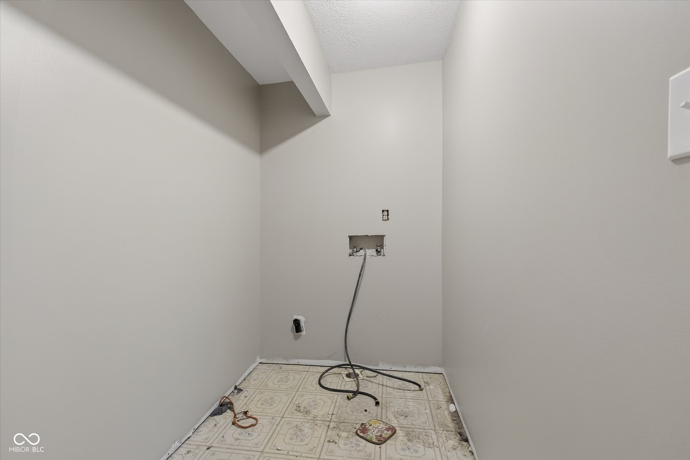 730 Colonial Way Greenwood, IN 46142 - Photo 14 of 39