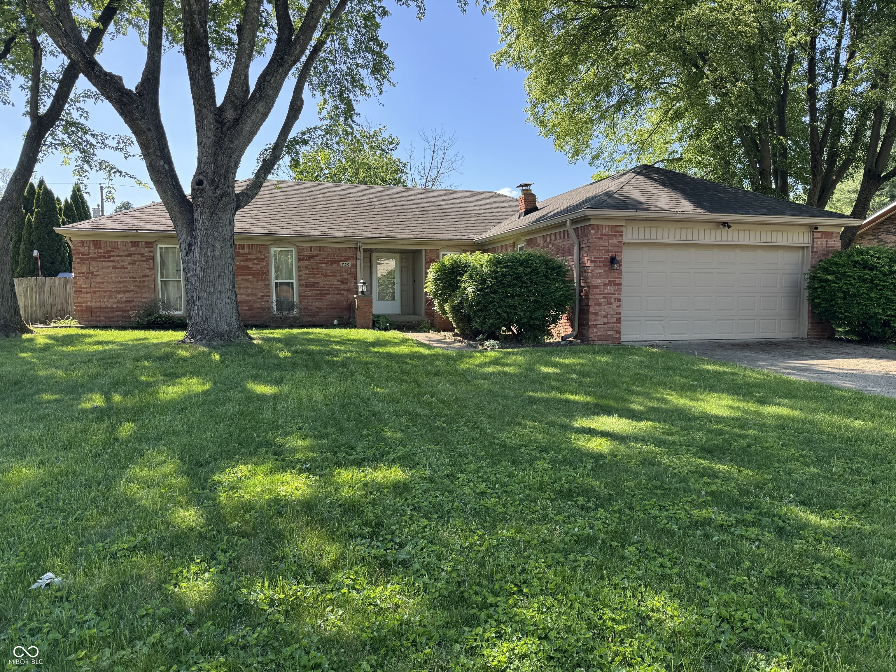 730 Colonial Way Greenwood, IN 46142 - Photo 2 of 36