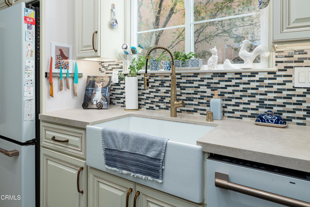 1150 Corte Riviera Camarillo, CA 93010 - Photo 12 of 35 12