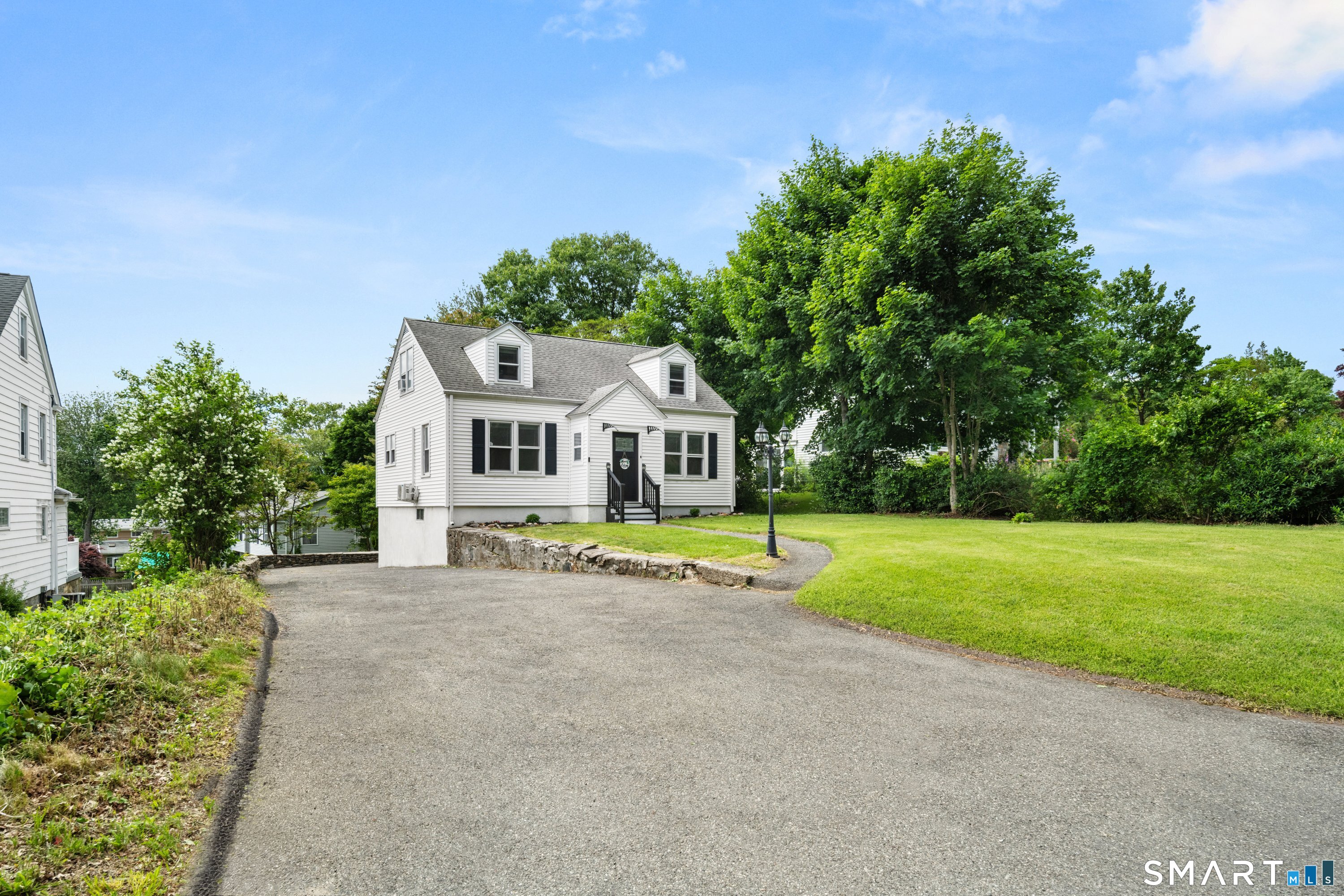 243 White Plains Road Trumbull, CT 06611 - Photo 2 of 39