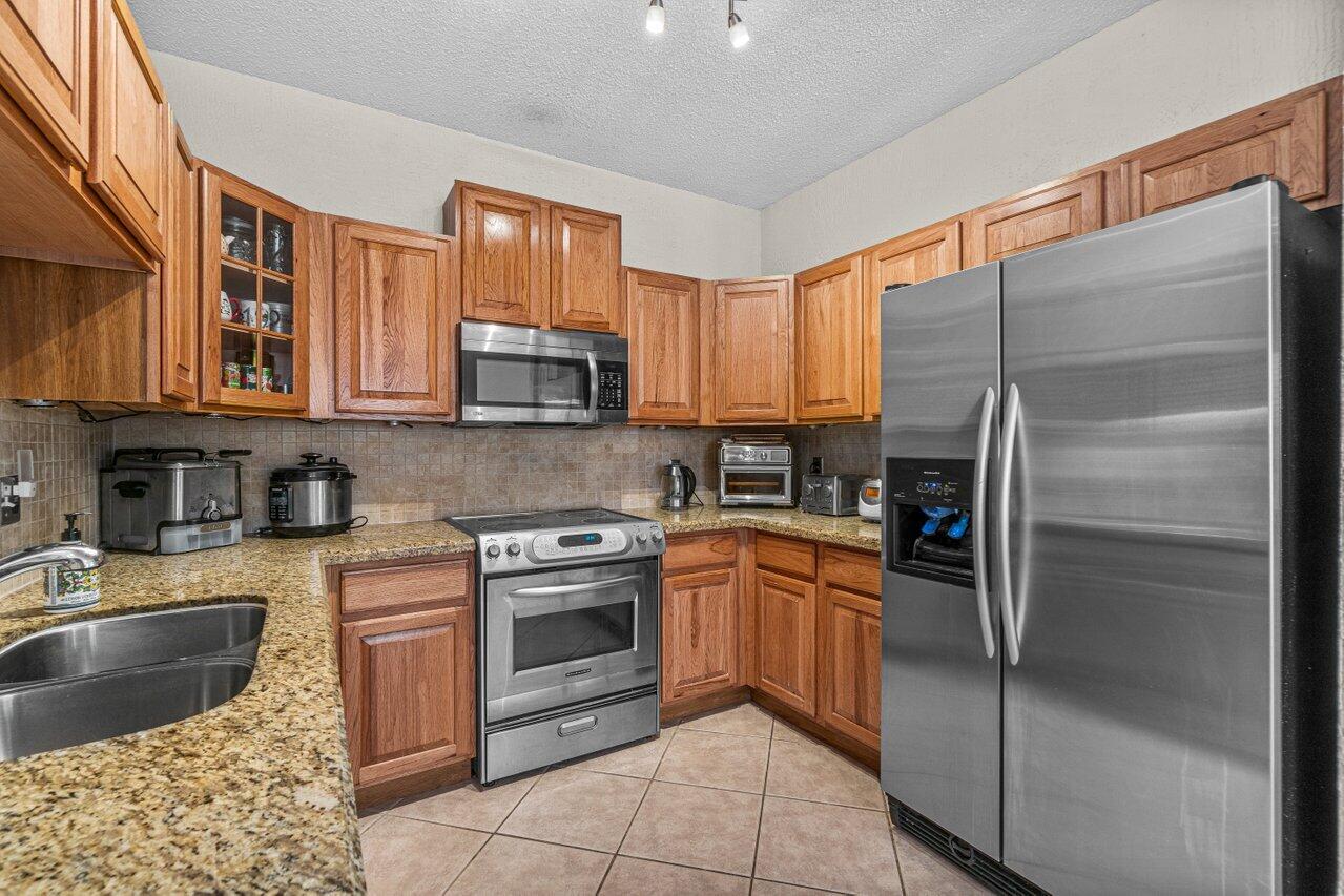 8303 Via Leonessa Boca Raton, FL 33433 - Photo 5 of 36 013-8303ViaLeonessa-BocaRaton-FL-33433-S