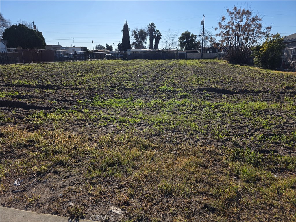 2331 W Front St Ready for your vision to come true!