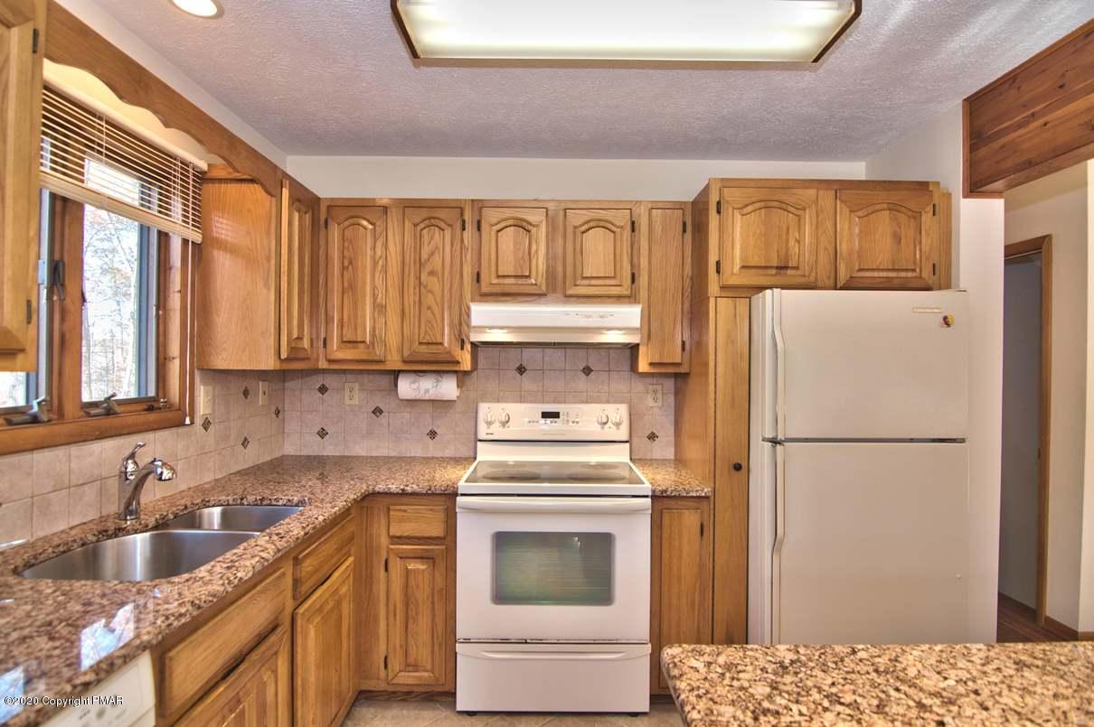 2121 Wilderland Road Tamiment, PA 18371 - Photo 17 of 65 Kitchen