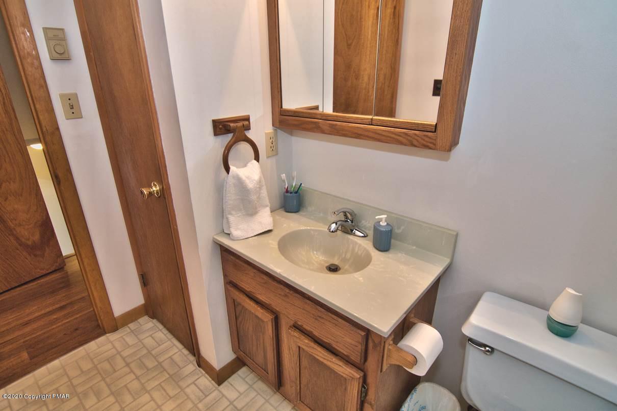 2121 Wilderland Road Tamiment, PA 18371 - Photo 25 of 65 Main Bath