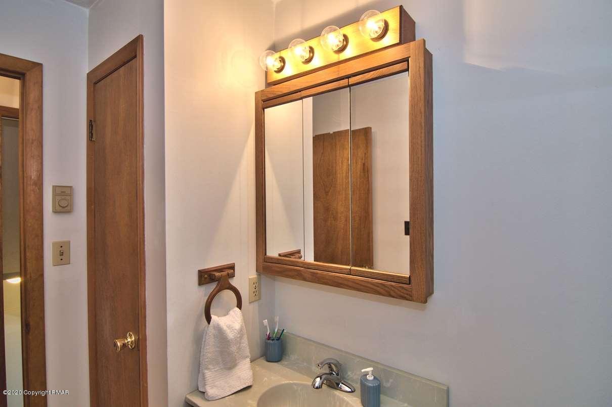 2121 Wilderland Road Tamiment, PA 18371 - Photo 27 of 65 Main Bath