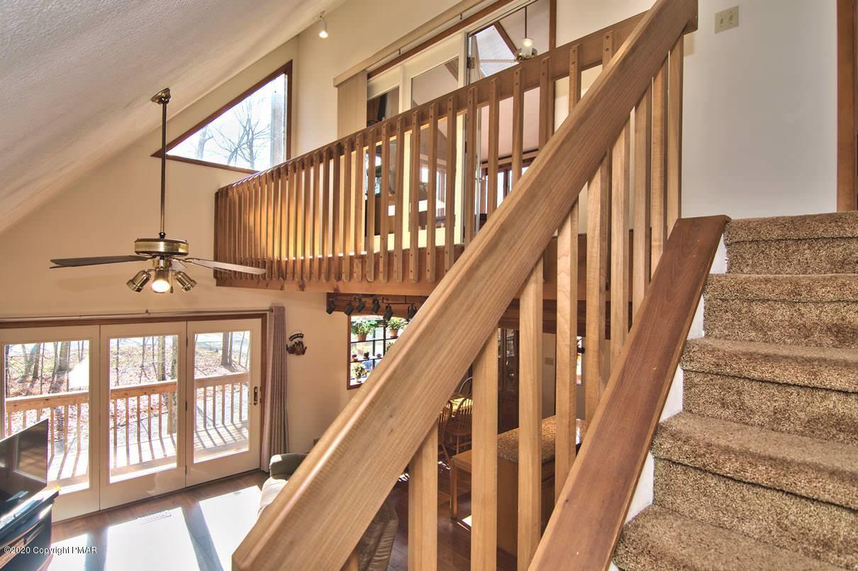 2121 Wilderland Road Tamiment, PA 18371 - Photo 28 of 65 Staircase