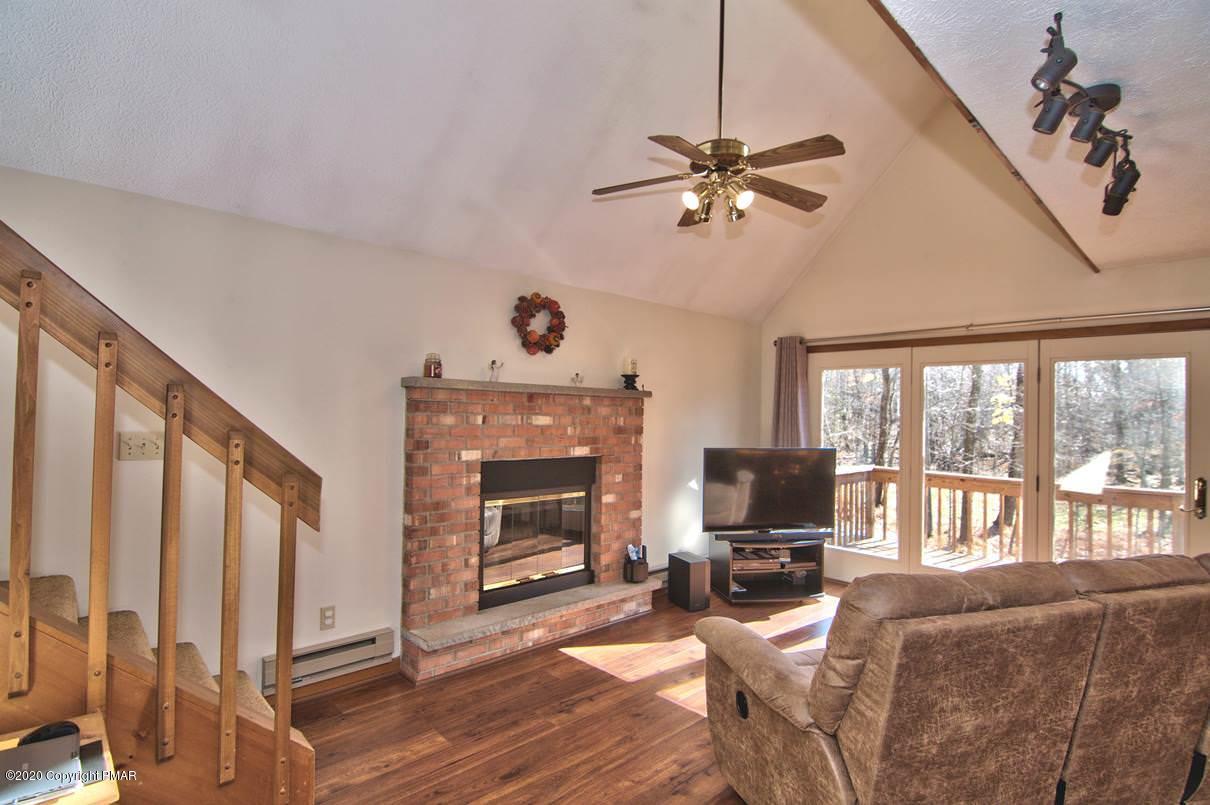 2121 Wilderland Road Tamiment, PA 18371 - Photo 7 of 65 Living Room