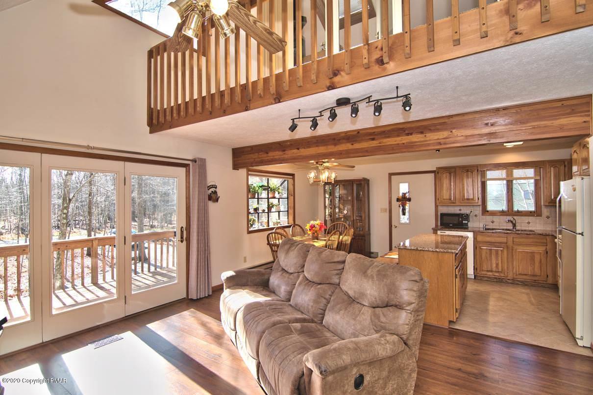 2121 Wilderland Road Tamiment, PA 18371 - Photo 10 of 65 Living Room