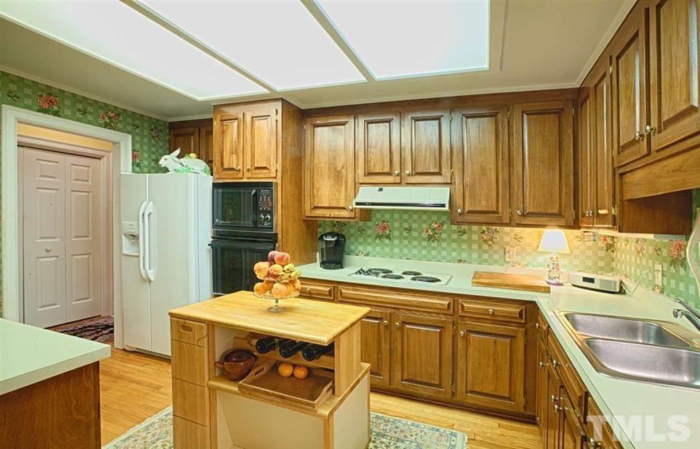 3345 Ridgecrest Court Raleigh, NC 27607 - Photo 3 of 12