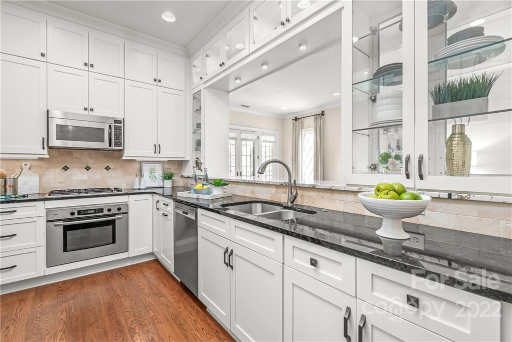 255 Queens Road, Unit 255 Charlotte, NC 28204 - Photo 15 of 32 a kitchen with a sink cabinets and window