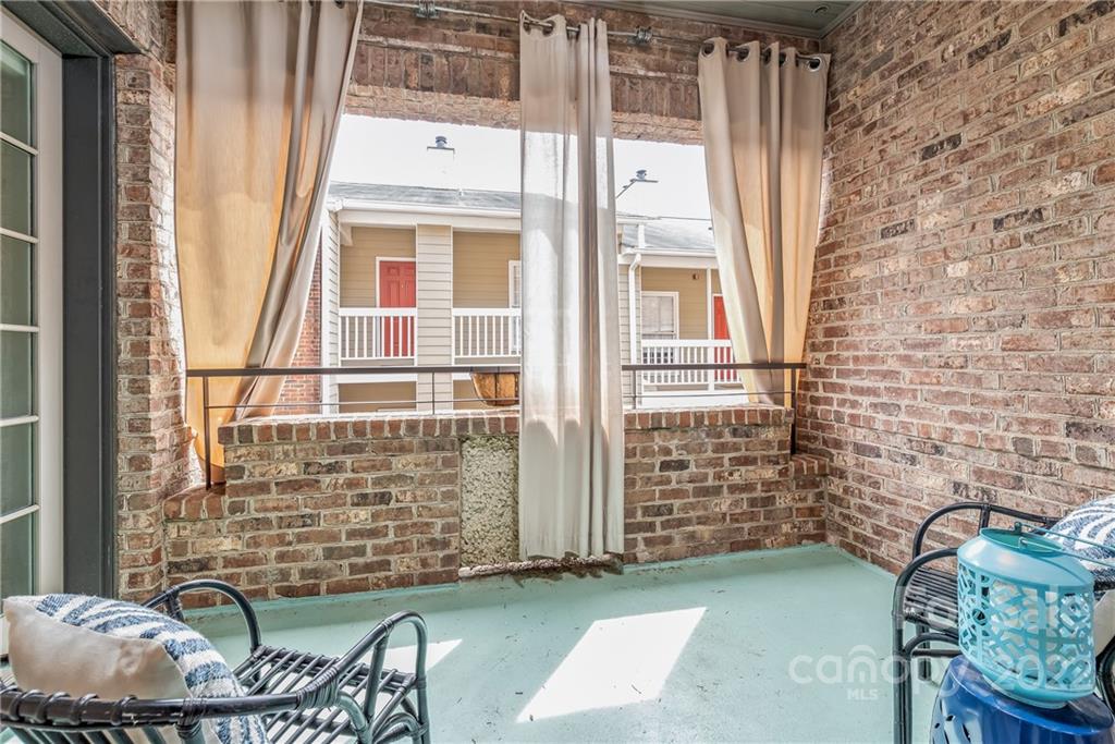 255 Queens Road, Unit 255 Charlotte, NC 28204 - Photo 25 of 32 a front view of a house with outdoor seating
