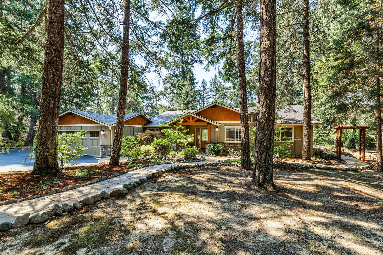 8769 North Applegate Road Grants Pass, OR 97527 - Photo 1 of 54 06_NA_6_mls