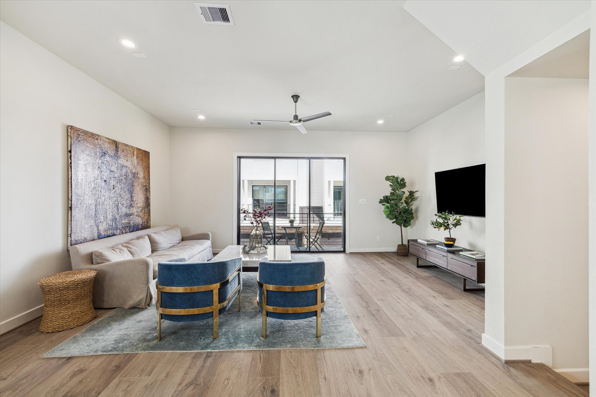 10616 Cascade Ledge Lane Houston, TX 77025 - Photo 6 of 18 Photos are representative. Layout and selections may vary.