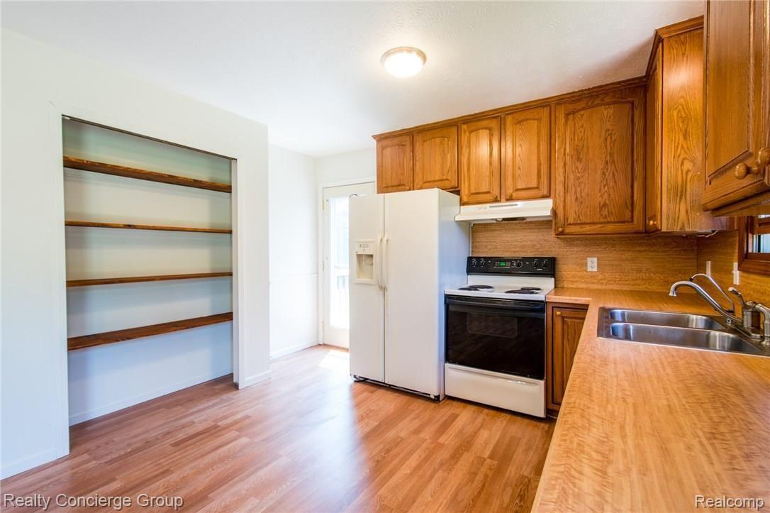 5180 Dutton Road Gregory, MI 48137 - Photo 4 of 32 Dutton-14.jpg