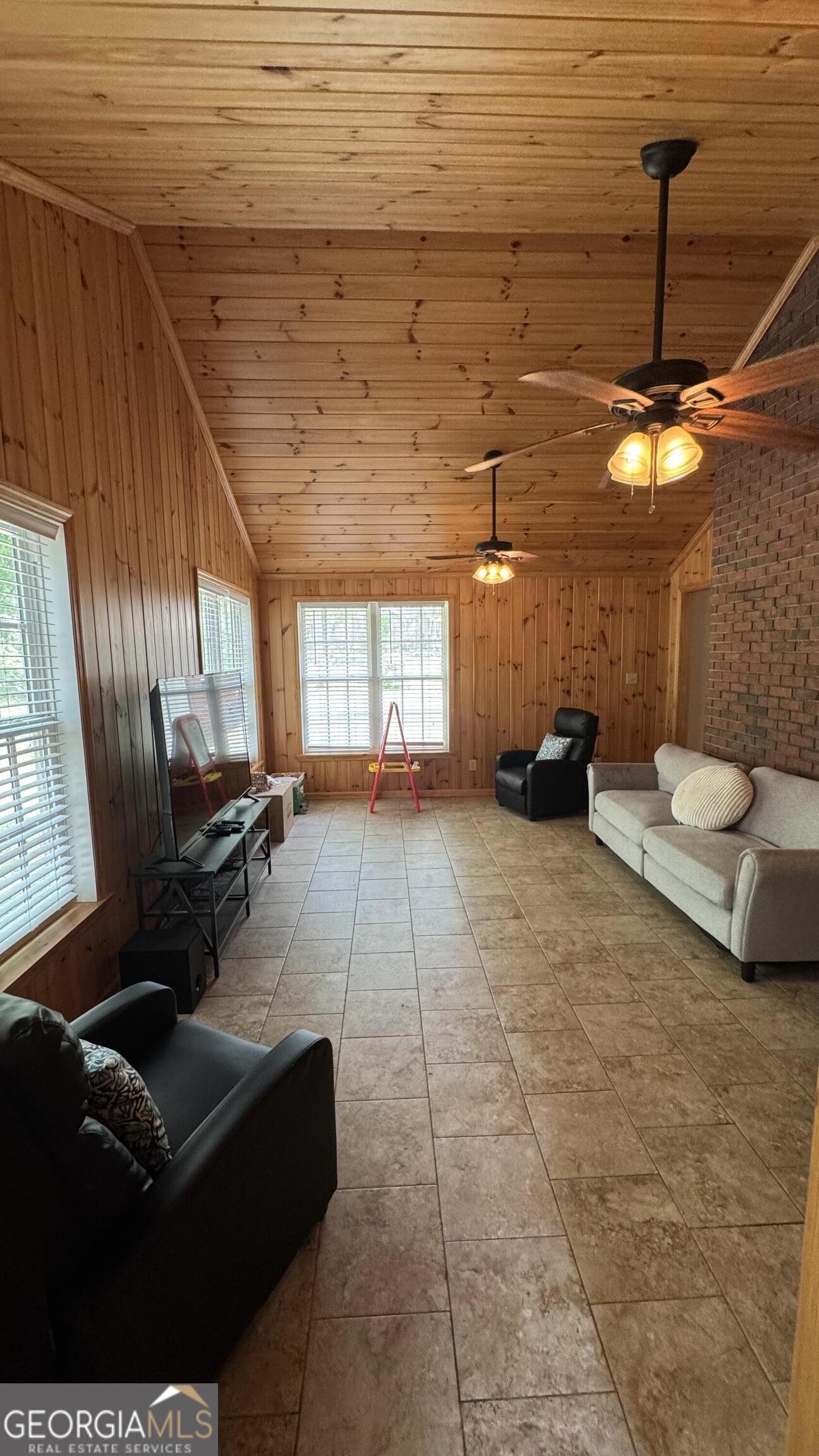 355 Summer Hill Road Thomasville, GA 31757 - Photo 20 of 50 a living room with furniture