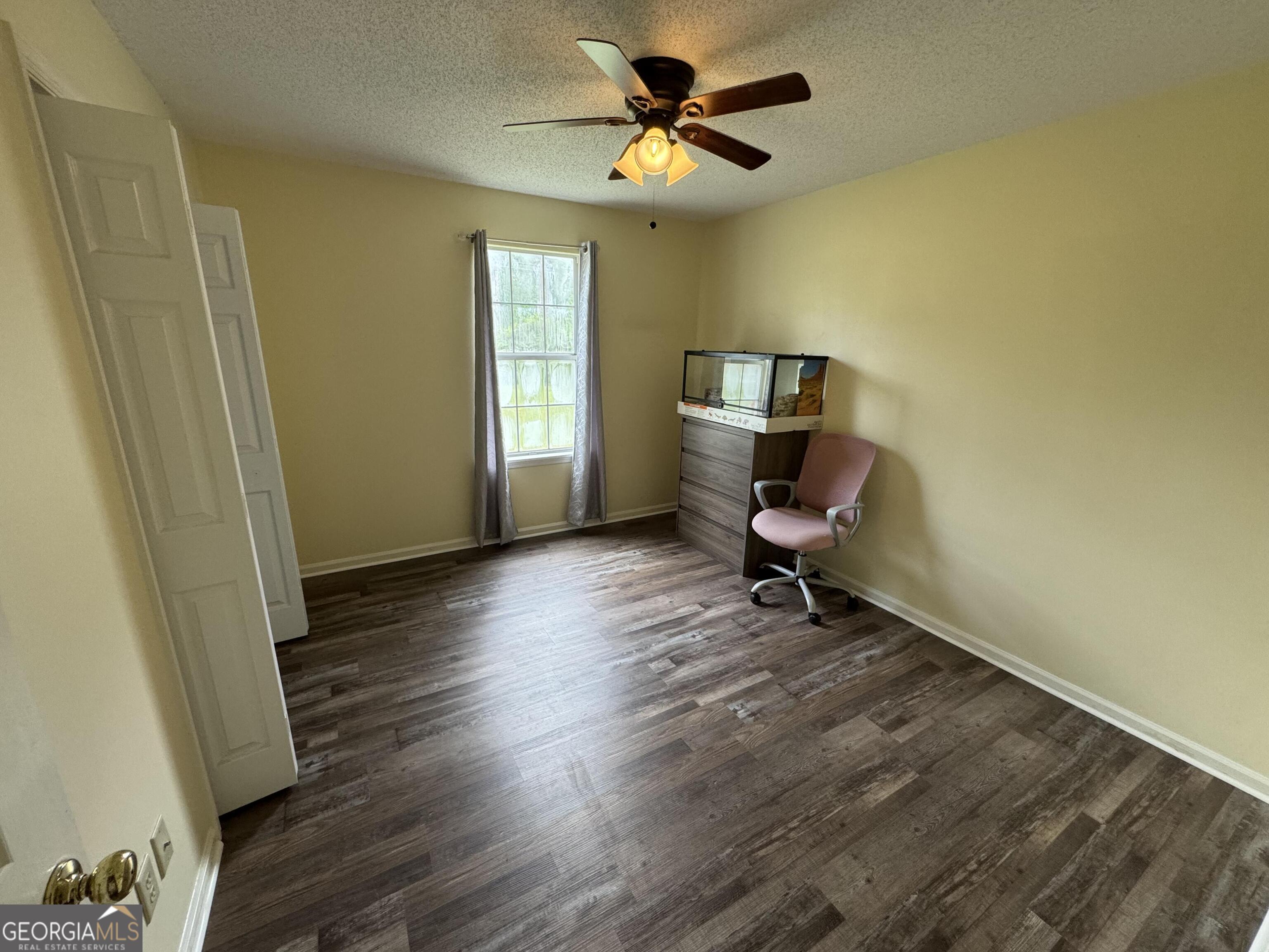 355 Summer Hill Road Thomasville, GA 31757 - Photo 33 of 50 a living room with furniture and a window