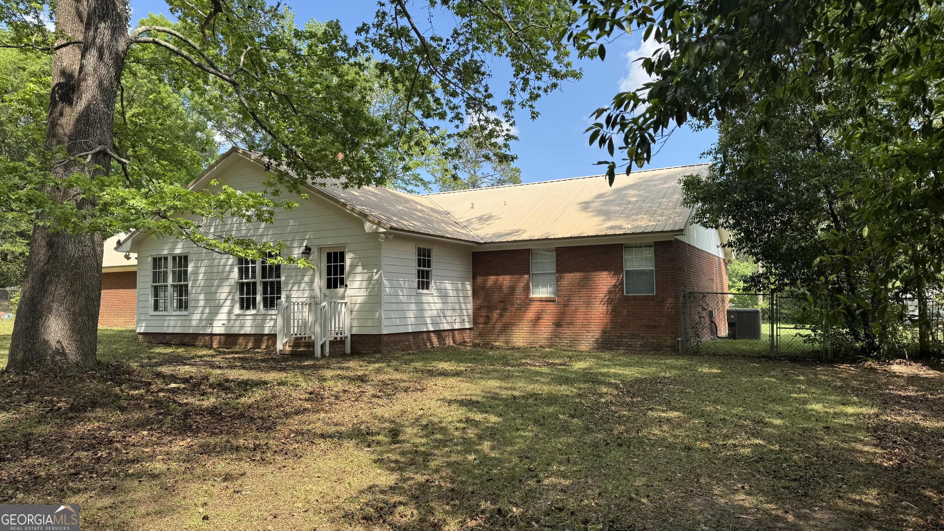 355 Summer Hill Road Thomasville, GA 31757 - Photo 6 of 50 a view of a house with a yard