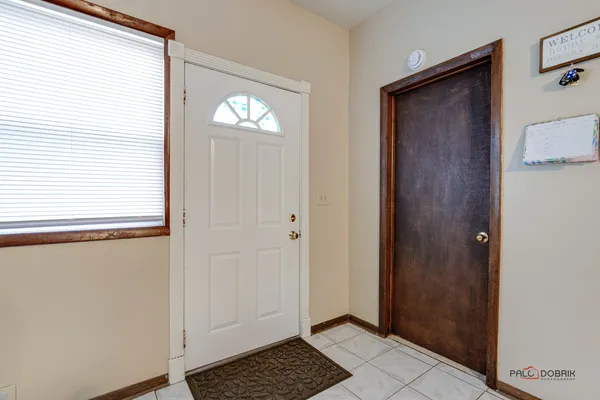 $2,200 | 47 Prairie Avenue, Unit 1, Highwood, IL 60040
