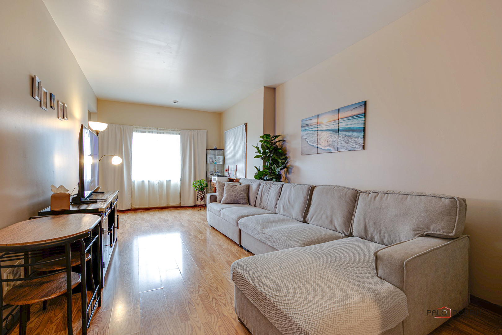 47 Prairie Avenue, Unit 1 Highwood, IL 60040 - Photo 4 of 20 a living room with furniture and wooden floor