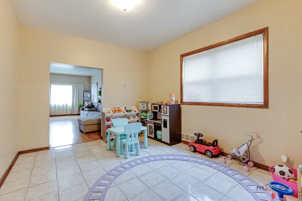 $2,200 | 47 Prairie Avenue, Unit 1, Highwood, IL 60040