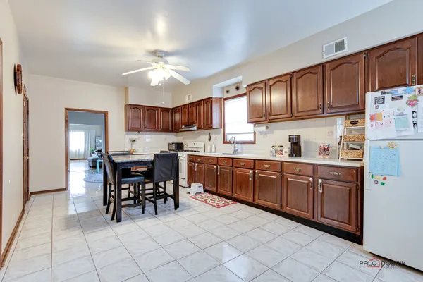 $2,200 | 47 Prairie Avenue, Unit 1, Highwood, IL 60040