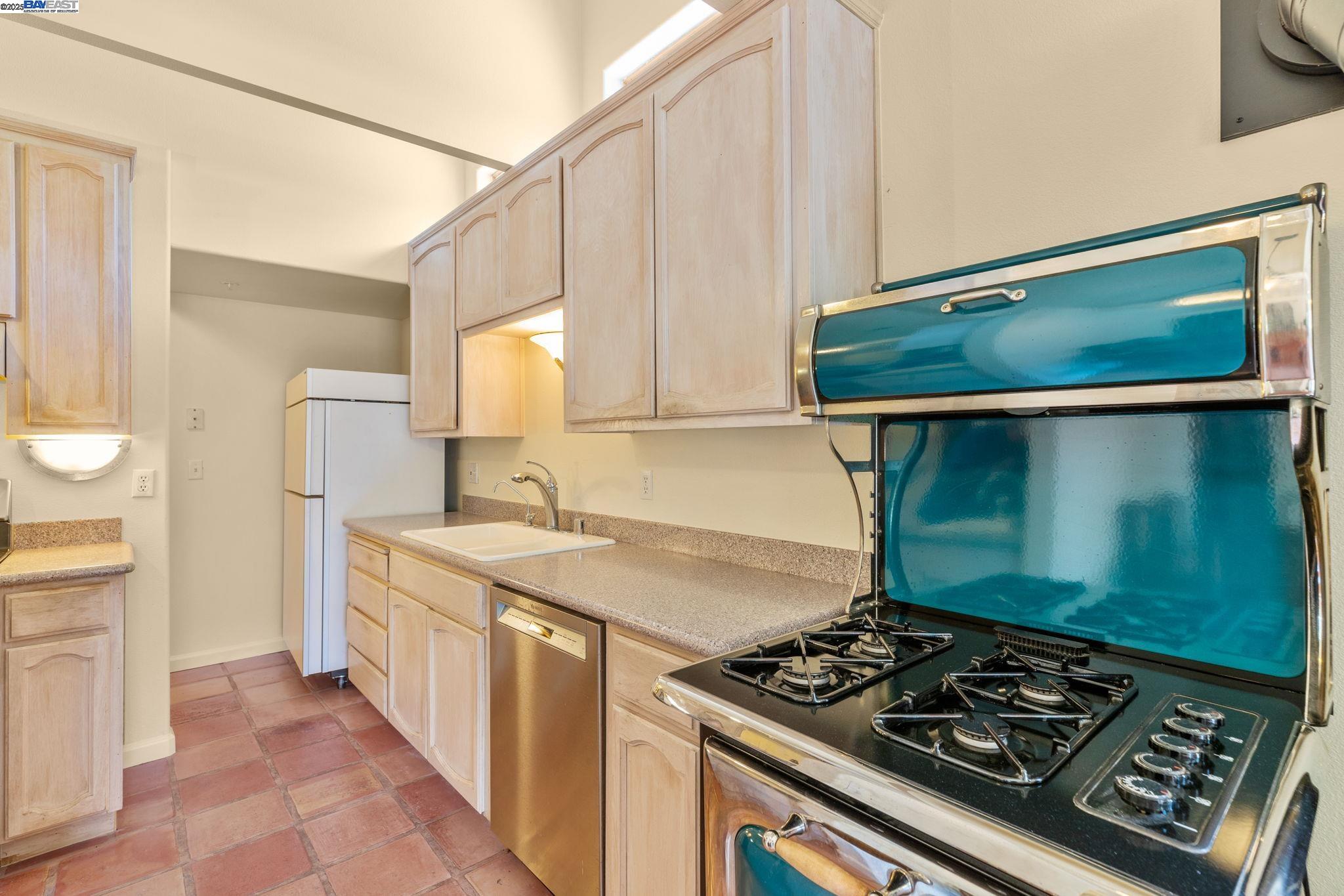 59480 Mines Road Livermore, CA 94550 - Photo 25 of 44 Other stove in kitchen