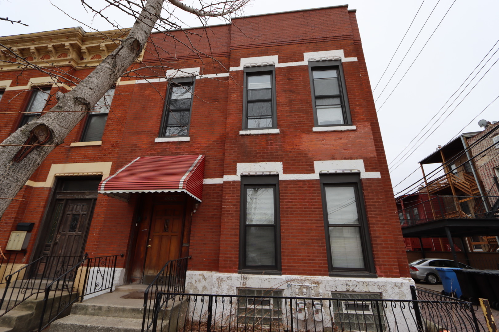 1347 West Flournoy Street Chicago, IL 60607 - Photo 3 of 11 a view of a building