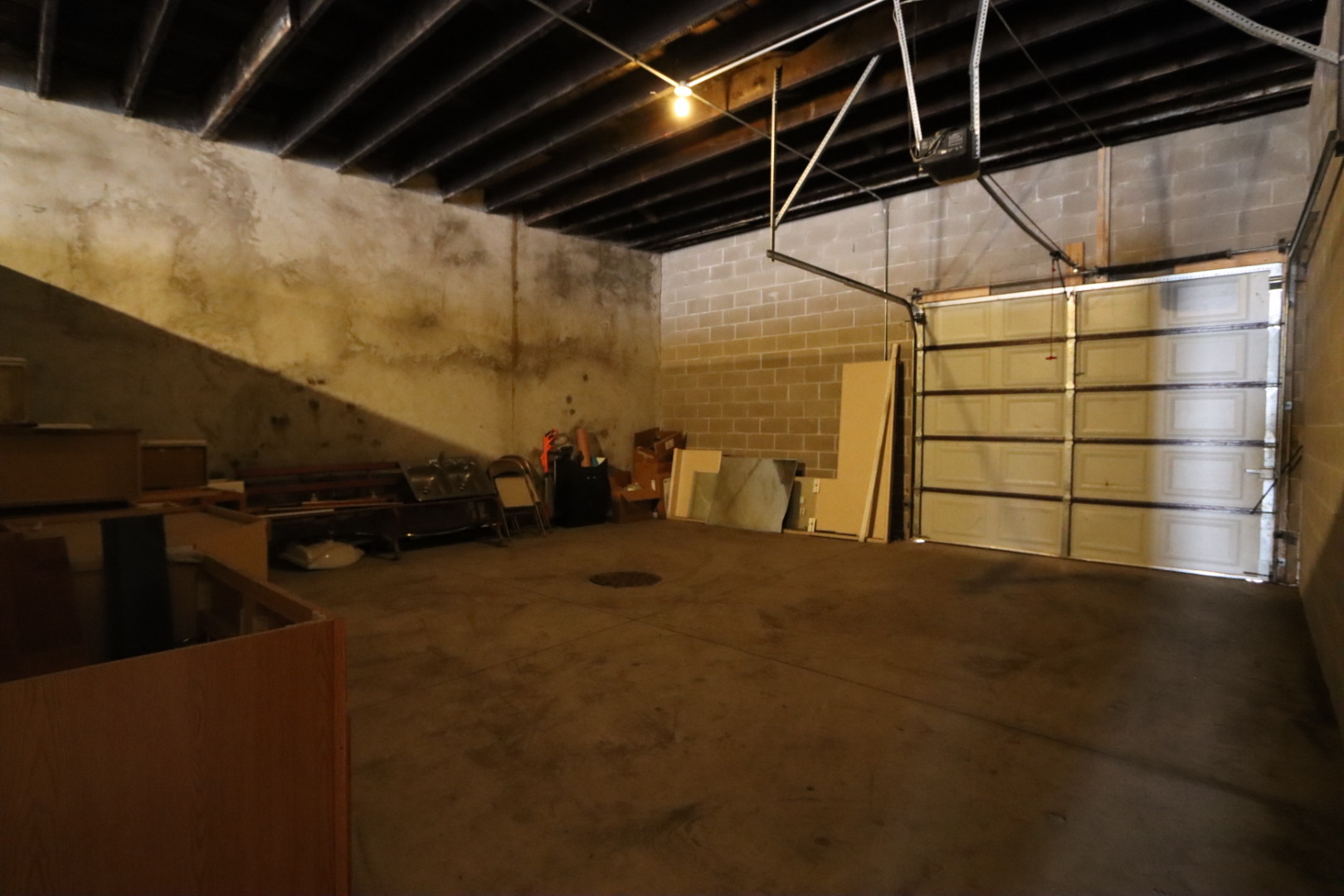 1347 West Flournoy Street Chicago, IL 60607 - Photo 9 of 11 a view of a garage
