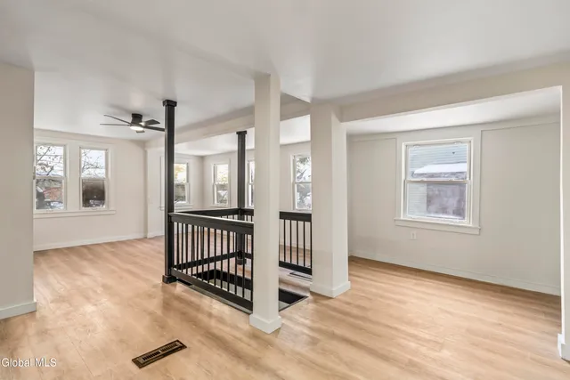 $199,999 | 5 Homestead Avenue, North Greenbush, NY 12198